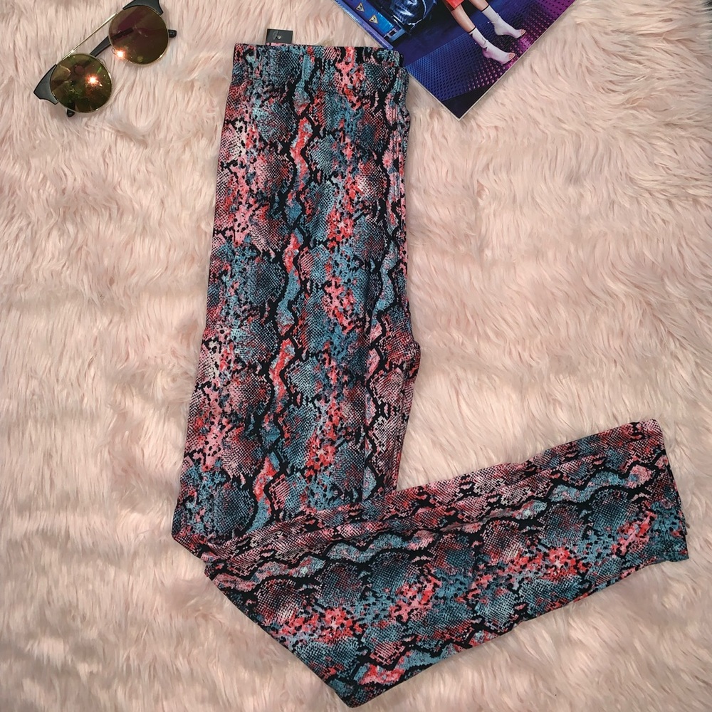 Color snake skin design leggings
